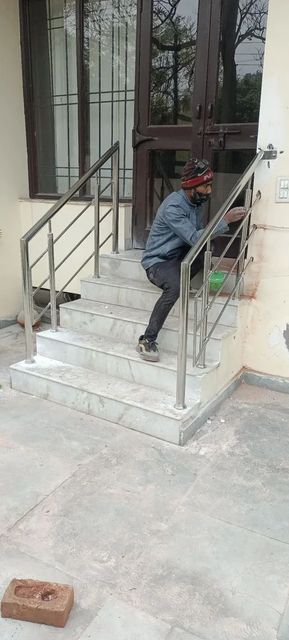 Silver Stainless Steel Round Stair Railing Modern No Color Silver Position Balcony Material Grade SS 304 Usage/Application - Image 2