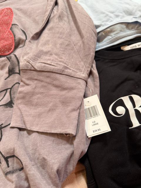 LICEND ORIGINAL DISNEY AND MORE CLOTHES - Image 3
