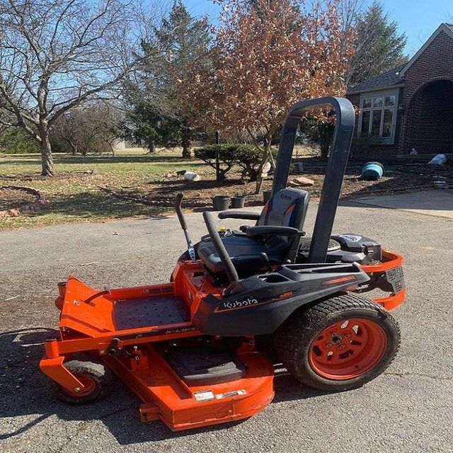 Wholesale Kubota Zero Turn Lawn Mower Gasoline Engine High Performance Garden Tractor for Sale with Durable Cutting - Image 4