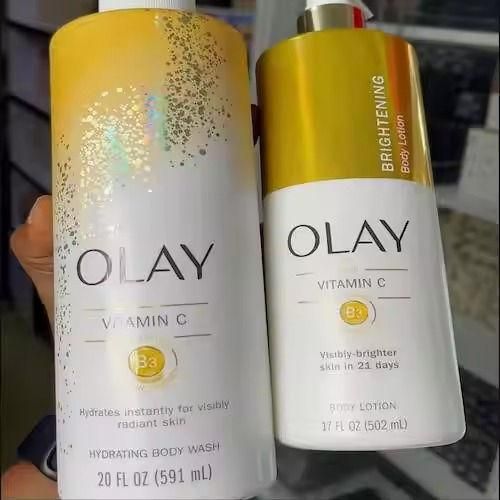 Olay Brightening Body Lotion for Women with Lightweight Vitamin C, Visibly Improves Skin, 17 Fl oz - Image 1