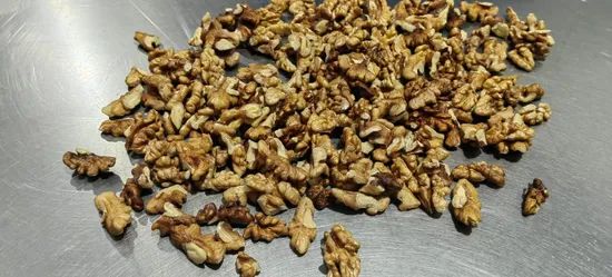 Chinese Mix Walnut Kernels Cheap Price Nuts Quarters Light Amber Mix Color - Image 4