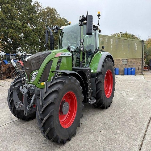 Premium Quality Fendt 724 Vario Tractor Buy Today Fast Delivery for Your Farm Machinery Needs Wholesale Deals Available - Image 3