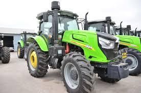 LUYU Factory Directly Supply Wheel Tractor Large Horsepower 4WD 180HP Farm Big Agricultural Tractors With Deep Customization - Image 3