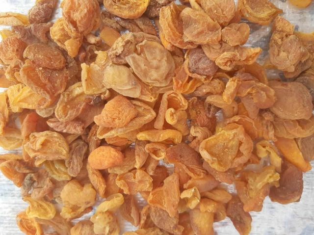 Wholesale Natural Organic Top Grade Yellow Dried Apricot Slices Bulk Pitted Apricots Dried Fruit From Uzbekistan - Image 3