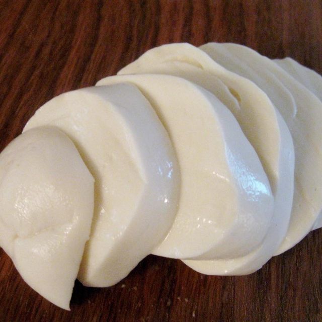 Gourmet Mozzarella Cheese Smooth And Stretchy With Fresh Milk Taste For Foodservice Industry - Image 5