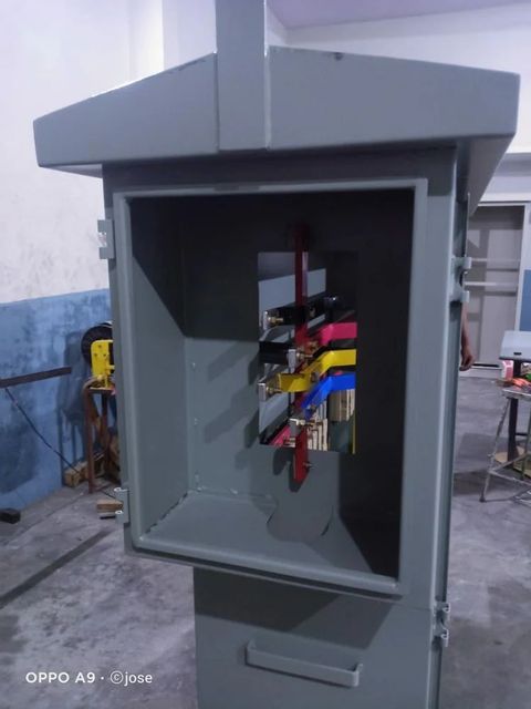 Feeder Pillars Phase Three Phase Current Rating (A) 250 A Busbar Material Aluminium Features Canopy / Rain Hood Mounting Type Floor - Image 3