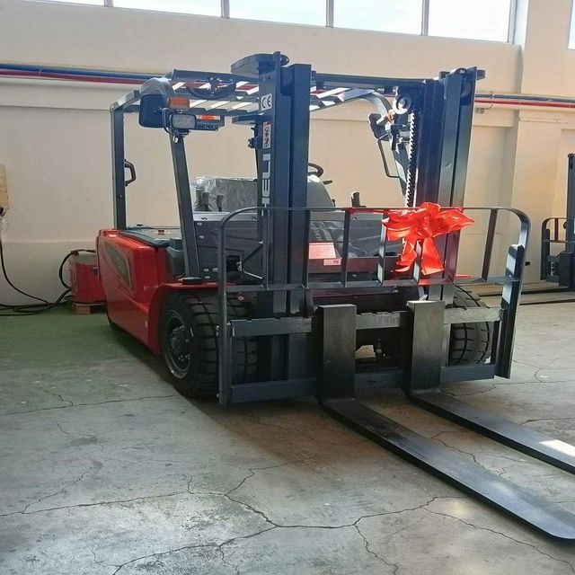 Best Quality Affordable Forklift Truck with AC Heater diesel Power Building Engine for Sale Cheap Sale Forklift Electric - Image 4