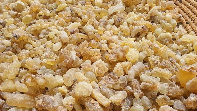 Frankinsence Grade AAA Packaging 50 kgs Texture Large And Flaky Place of Origin Ethiopia Color Pale Amber To Golden Smoke Character Purifying And Grounding - Image 2