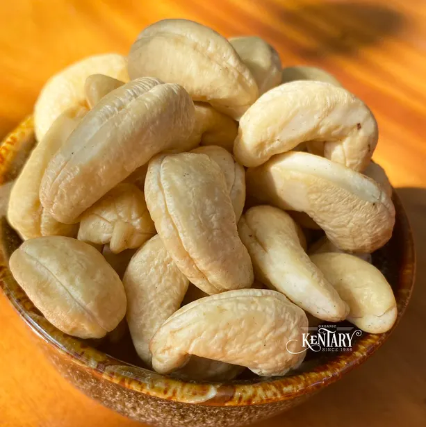 OEM Service New Crop 100% Natural Raw Cashew Nuts Grade a W320 Whole Cashew Kernels 5kg From Vietnam Manufacturer - Image 1