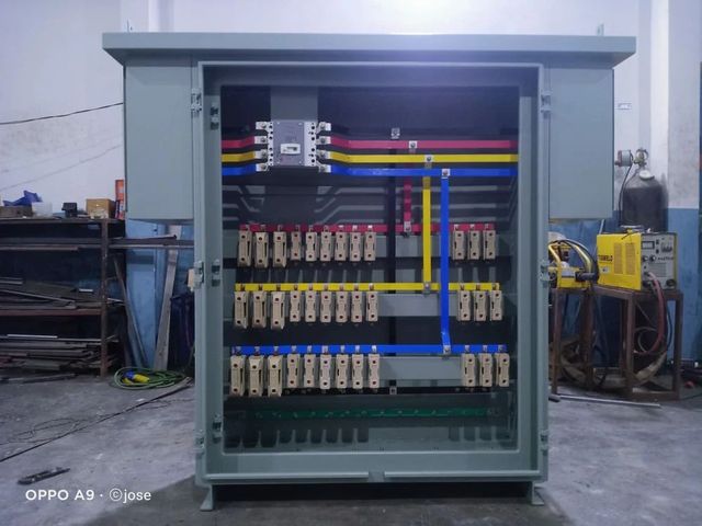 Feeder Pillars Phase Three Phase Current Rating (A) 250 A Busbar Material Aluminium Features Canopy / Rain Hood Mounting Type Floor - Image 2