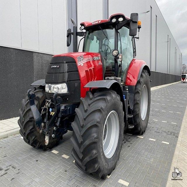 Case IH Puma 165 Tractor 4WD High Performance for Farming Applications Reliability Strong Engine Power Durable - Image 2