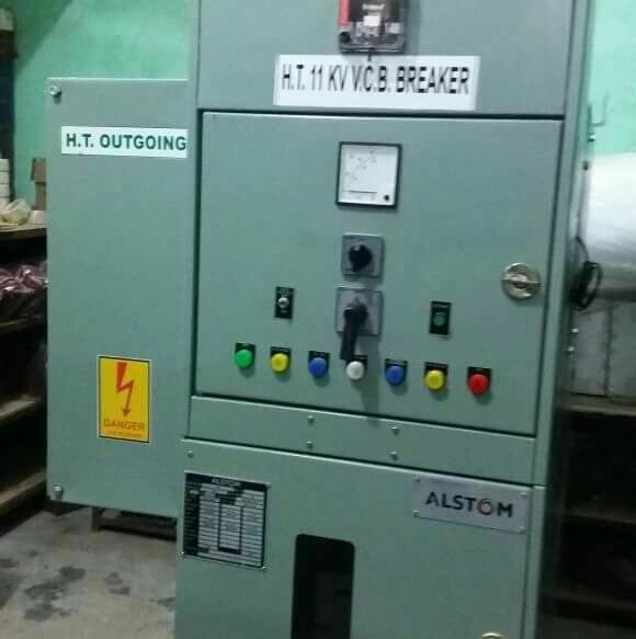 Three Pole Alstom Vacuum Circuit Breaker Voltage 240 V Phase Three Phase Material Porcelain Frequency 50/60 Hz Rated Current 12 - Image 1