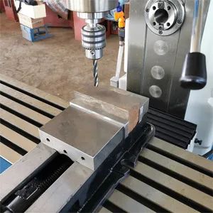 Universal RAM Multifunctional Manual Milling Machine X6432 with Rectangular Guideway - Image 3
