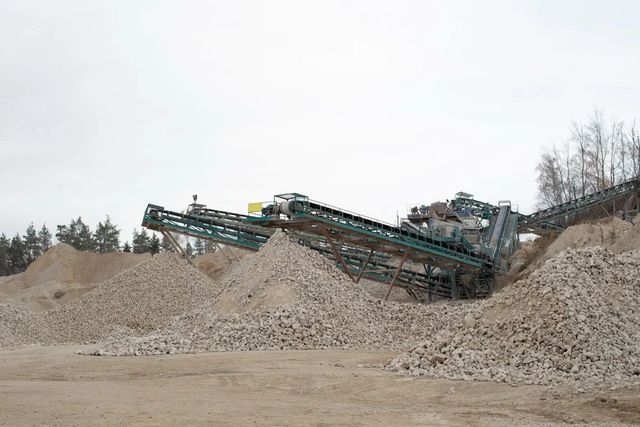 10mm Crushed Stone Construction Aggregate Application Fine Concrete Work, Flooring, Precast Products, Pathways, Driveways, Landscaping - Image 2