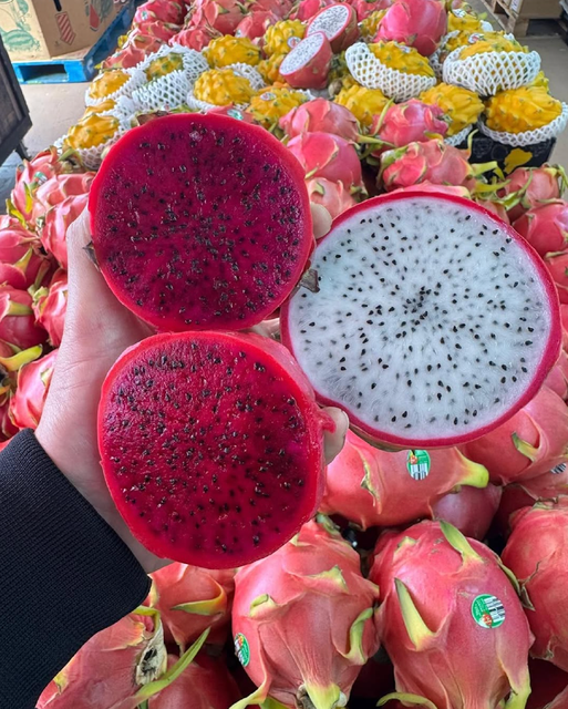Premium Fresh Harvest Dragon Fruit Export Quality 9kg Dragon Fruit Sale - Image 1