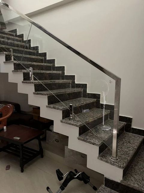 Stainless Steel Glass Railing Thickness 10 mm 20 feet to 40 feet 15 kg Glass Type Toughened - Image 1