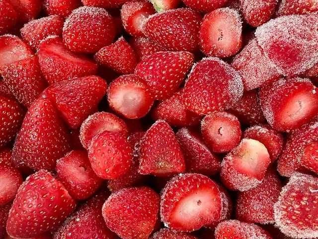 FRESH STRAWBERRY / STRAWBERRIES AVAILABLE IN STOCKS Form Fresh Texture Juicy Type STRAWBERRIES Place of Origin KENYA Availability In Stock - Image 3