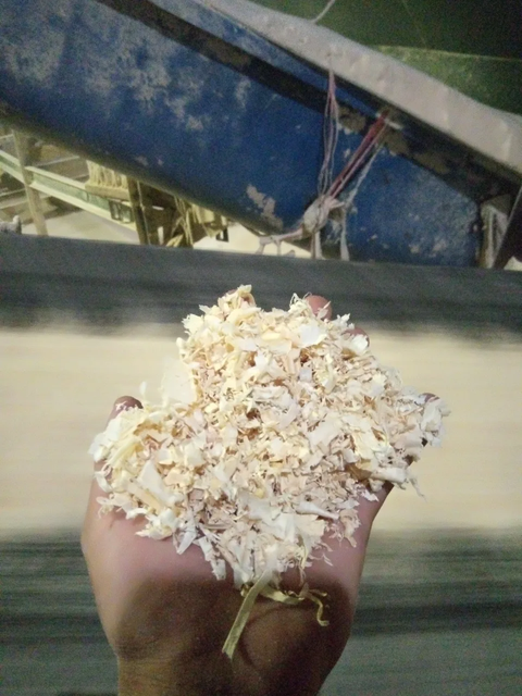 Premium Natural Pine Sawdust and Bedding Shavings for Horse Stables ready for delivey - Image 3