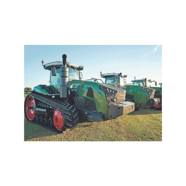 Fendt 1050 Vario with four wheel drive delivered for large scale agricultural operations - Image 2