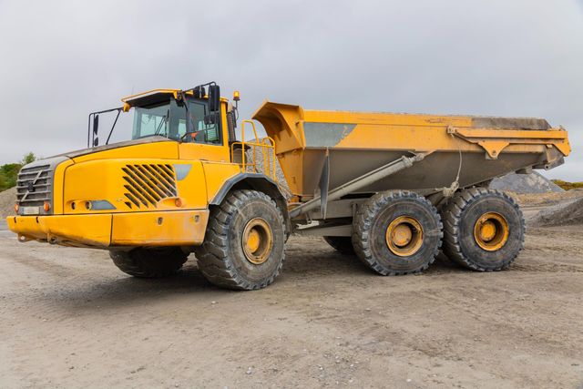 Speed Manual Gearbox Heavy Duty Transport Dump Truck Reinforced Chassis Payload Capacity - Image 4