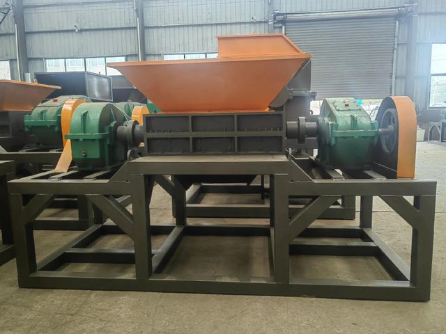 Heavy duty Twin shaft shredder metal scrap shredder Type RK1200 Brand Name RIKU Packaging WOOD BOX Torque High-torque Specification 55kw*2sets - Image 4