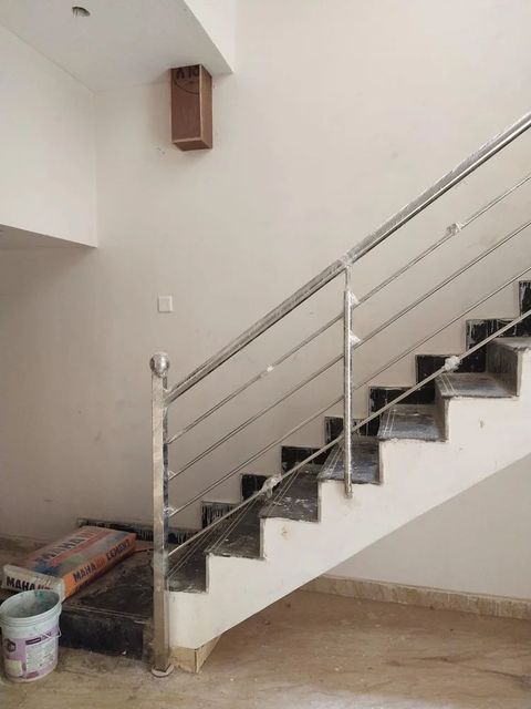 Silver Balcony Ss Staircase Railing, For Residential Color Silver Design Panel Glass Type None Material Ss 304 Position - Image 5