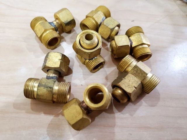 Oxygen T Connector, 4 mm Weight 50 gm Shape T Shape Colour Golden Material Brass Finish Polished Pitch Size 4 - Image 1