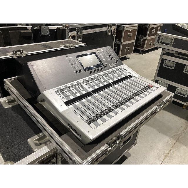 Yamaha TF3 24 Channel Digital Mixer - Image 3