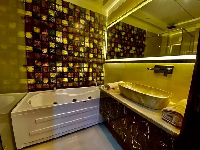 Hotel Bathroom Interior Designing Service - Image 3