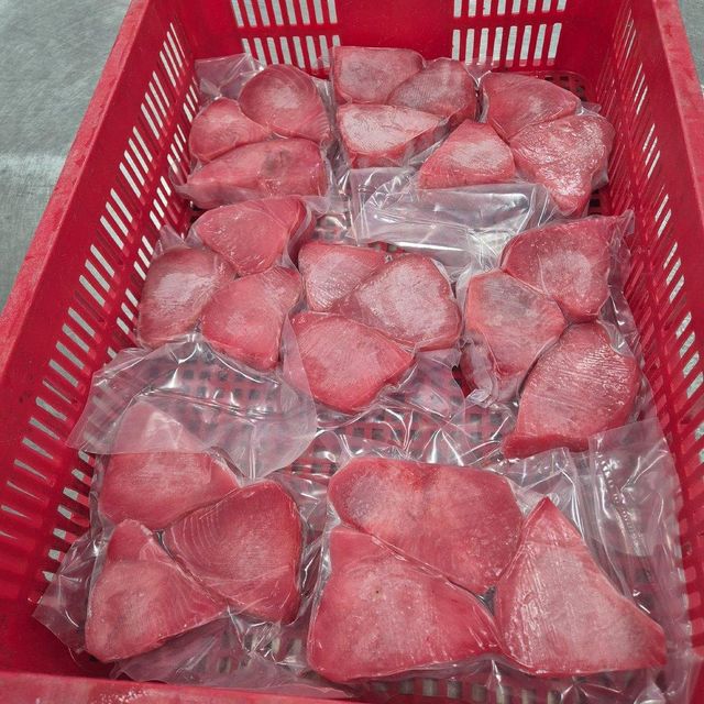 Premium Frozen Yellowfin Tuna Steak - IQF, IVP - Image 5