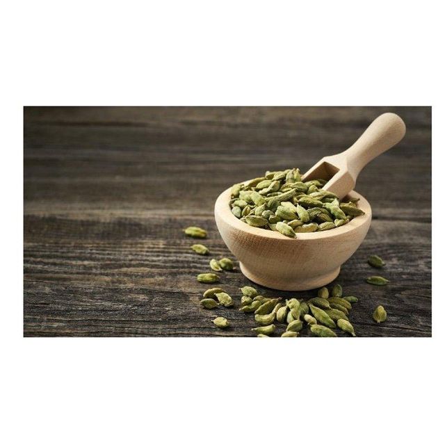 natural green elaichi cardamom pods for digestion immunity weight loss herbal tea baking desserts cooking with high essential oil content and health benefits - Image 4