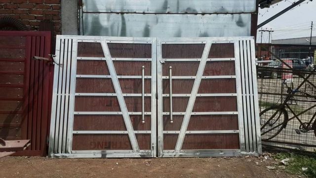Mild Steel Door Frames 30 20 Weight 30 Type Outdoor Width 3 To 30 Ft Number Of Doors 2 Usage Residential Style - Image 9