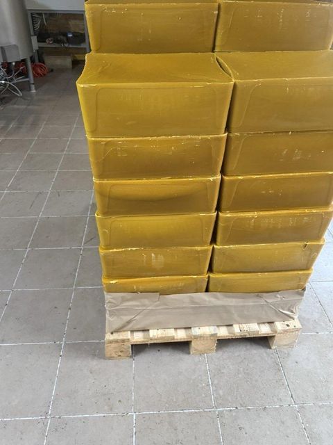 Beeswax 100% natural Form Wax Origin Ukraine Bulk Capacity 22t Packaging pallets Place of Origin Ukraine Color Light Yellow, yellow - Image 5