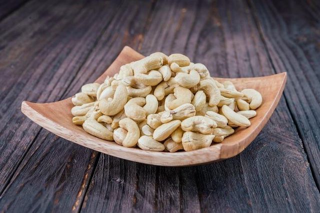 Cost effective cashew nuts kernel bulk sale high quality cashews export ready - Image 1