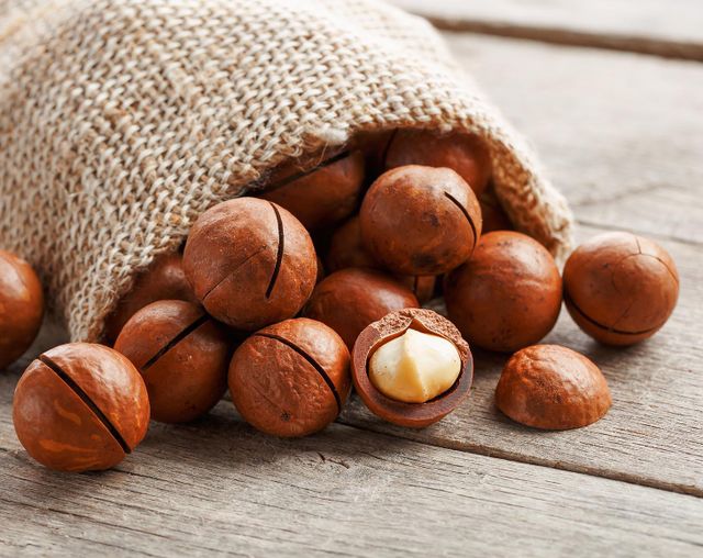 Organic Whole Macadamia Nuts - Image 2