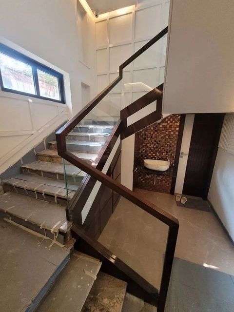 Stairs Stainless Steel Glass Staircase Railing, For Home Height 3 Feet Position Stairs Thickness 10 mm Usage/Application - Image 3