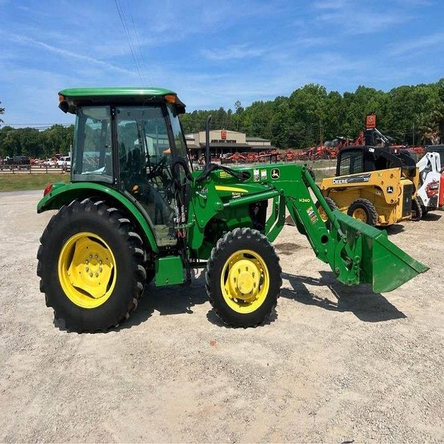 High performance 4WD agricultural tractor built for heavy farming work strong engine advanced hydraulic system reliable field power - Image 4