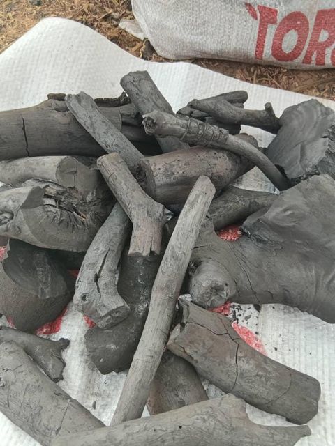 Finger Charcoal Sparkling 0% Origin Nigeria Ash Content Less Than 3% Moisture Content 100% Dry Powder Content Less Than - Image 1