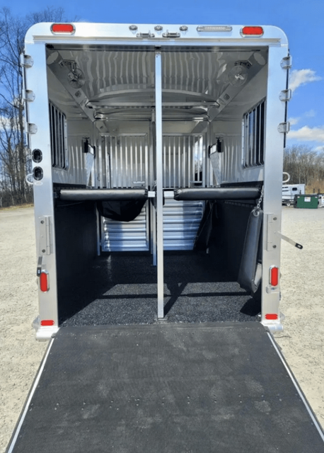 Two Horse Trailers / 2023 4 Star 2+1 gooseneck - Image 4