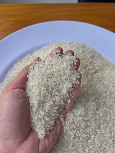 Glossy ST25 Rice Best Rice in the World South Mekong Factory OEM 1kg 5kg Packing Wholesale in Bulk - Image 3