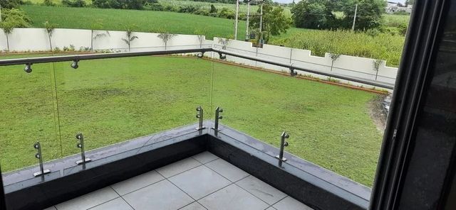Stainless Steel Ss Glass Stair Railing, For Home Color Ral4 Position Balcony Usage/Application Home Glass Type Tempered - Image 4