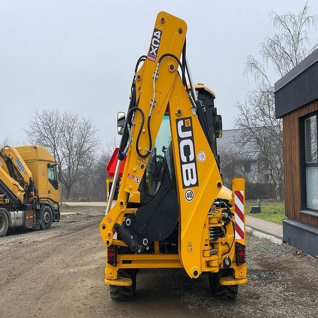 JCB 4CX Backhoe Loader Diesel Wheel Loader 1.0m Bucket 8500kg 74kW Power High Operating Efficiency Medium Backhoe Loader - Image 5