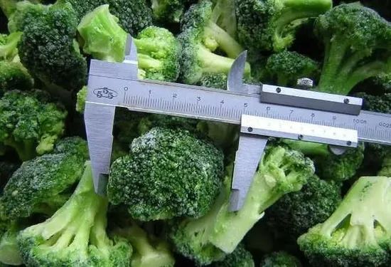 Organic Frozen Broccoli Pieces in Various Sizes HS Code 0710809090 Storage Temperature <-18℃ Production Capacity 2000 - Image 3