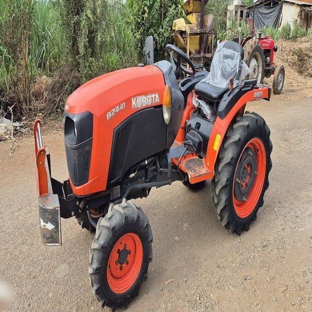 Kubota B2441 Red Farming Tractor 3 Cylinder Engine Advanced Power Steering 4x4 Drive 4WD Best Market Price - Image 4
