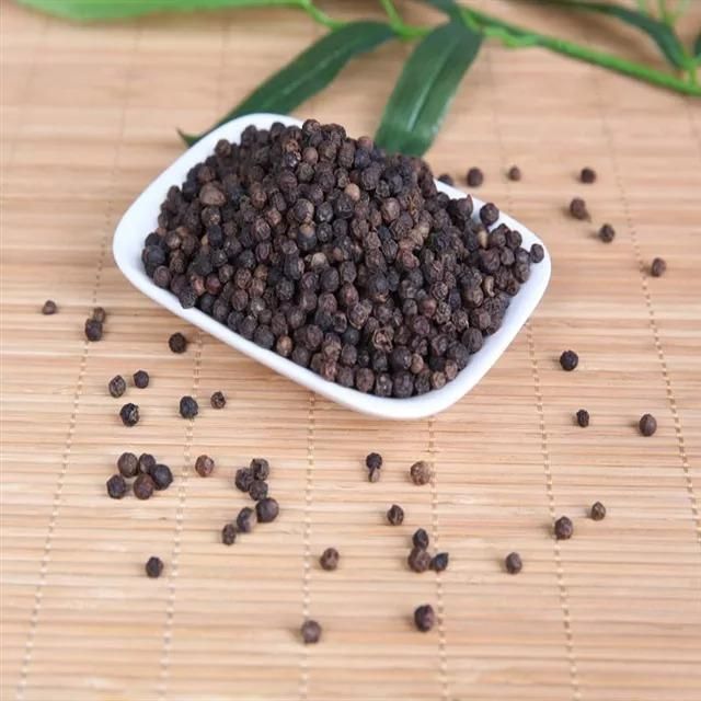 Premium black pepper with strong aroma and rich spicy flavor for cooking High quality whole black peppercorns for seasoning and spice blends Export quality black pepper for international spice markets Natural black pepper with high piperine content and strong taste - Image 4