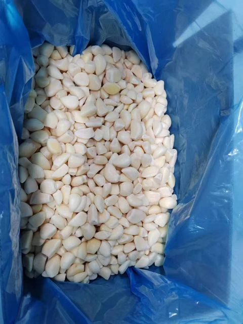 Frozen Garlic Freezing Temperature -18°c Brand Name Grandma Lake Fodd Color Retains Original Color Shelf Life 2 Years, 24 Months - Image 3