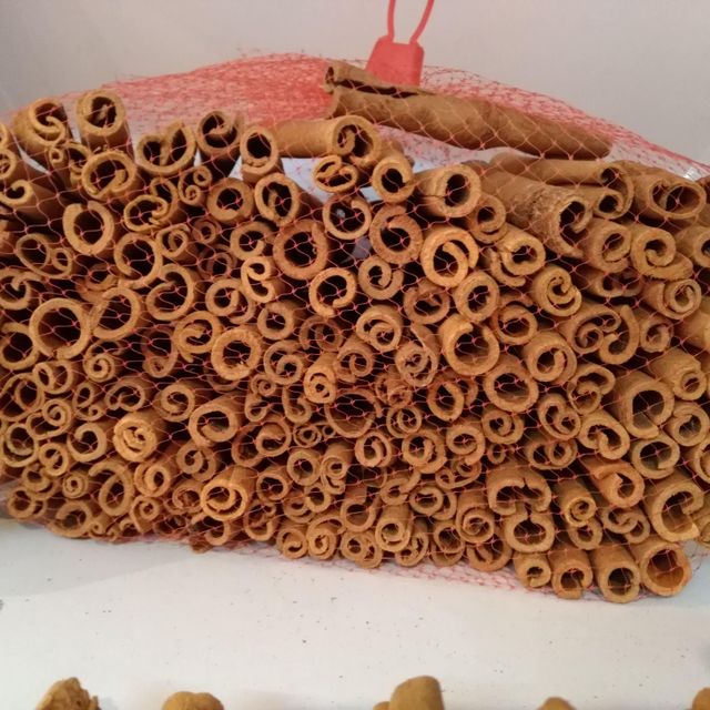 Bulk Supply of Premium Food Grade Cinnamon Sticks and Cinnamon Powder, Carefully Sourced and Processed for Maximum Freshness, Strong Aroma, and Rich Flavor, Suitable for Culinary, Beverage, Health, and Industrial Applications with Flexible Packaging and Worldwide Shipping - Image 3