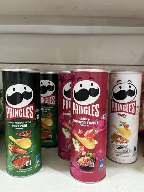 Premium Quality Pringles Original Crisps Available in 40g and 165g Tasty Potato Snacks with Fast Delivery and Wholesale - Image 1