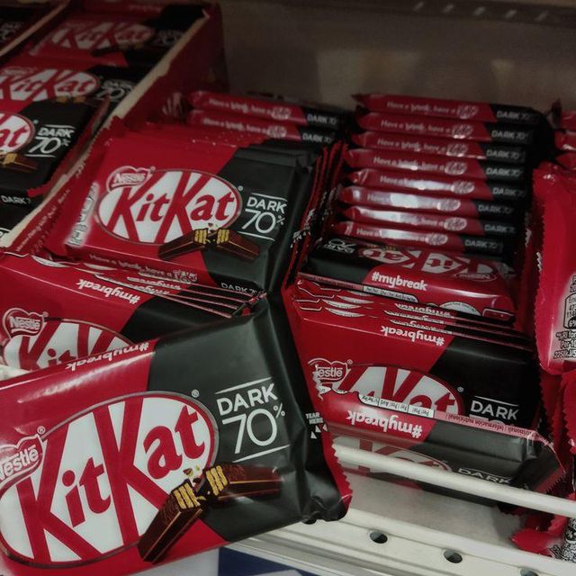 Fast Delivery Buy KitKats Milk Chocolate and 4 Finger Dark Chocolate Wholesale Premium Quality Crispy - Image 4