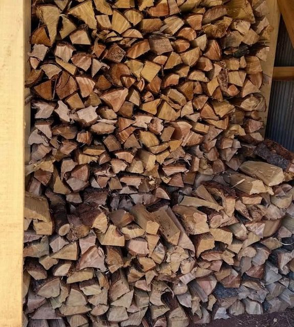 Seasoned Hardwood Energy Resource With Oak Firewood Prepared For Heating Using Air Dried Processing - Image 4